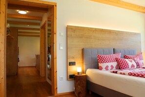 2 bedrooms, WiFi, bed sheets, wheelchair access - Holiday Apartment 'Holzfäller' with Private Terrace, Shared Garden and Wi-Fi (Lenzkirch)