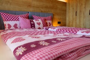 2 bedrooms, WiFi, bed sheets - Apartment 'Hirtebube' with Shared Garden, Balcony, and Wi-Fi (Lenzkirch)