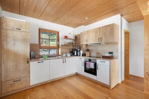 Refrigerador, horno, placa de cocina, lavavajillas