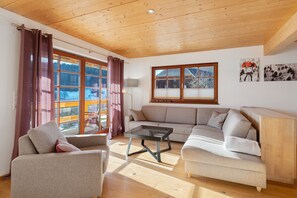 Televisión, mesa de ping pong, estéreo