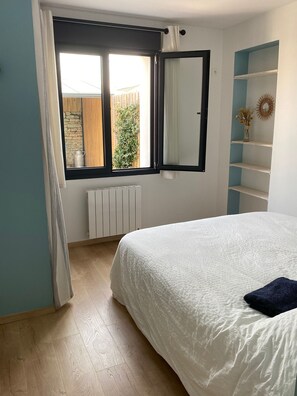 2 bedrooms, desk, iron/ironing board, free WiFi