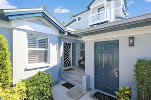 Exterior detail - Charming lakefront condo on Siesta Key - GBB 1291 (Sarasota)