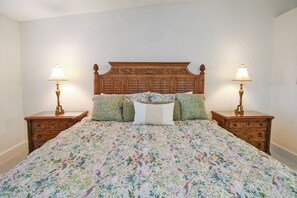 2 bedrooms, free WiFi, bed sheets - Charming lakefront condo on Siesta Key - GBB 1291 (Sarasota)