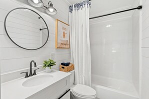 Casa (3 Bedrooms) | Baño | Regadera y toallas 