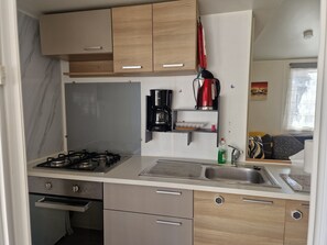 Private kitchen - 3-bedroom mobile home (Saint-Jean-de-Monts)