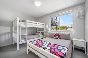 2 bedrooms, iron/ironing board, WiFi, bed sheets - Its all about location! (Port Macquarie)