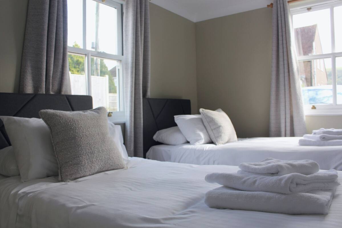 Standard Twin Room (Room 1) | Free WiFi