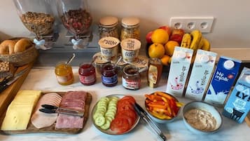 Free daily buffet breakfast