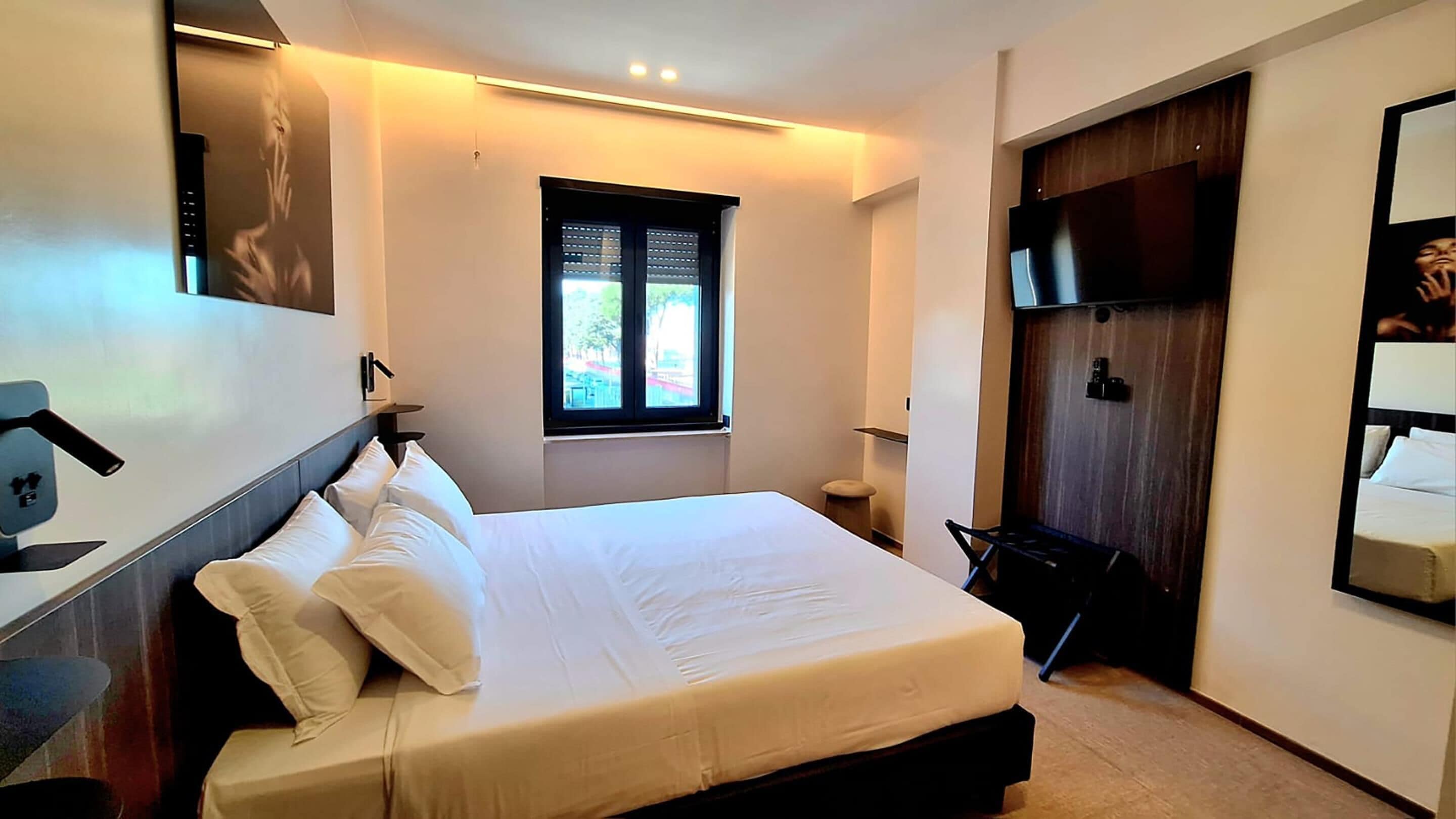 Standard Room, 1 Queen Bed, Non Smoking (Converts to 2 Twin Beds)