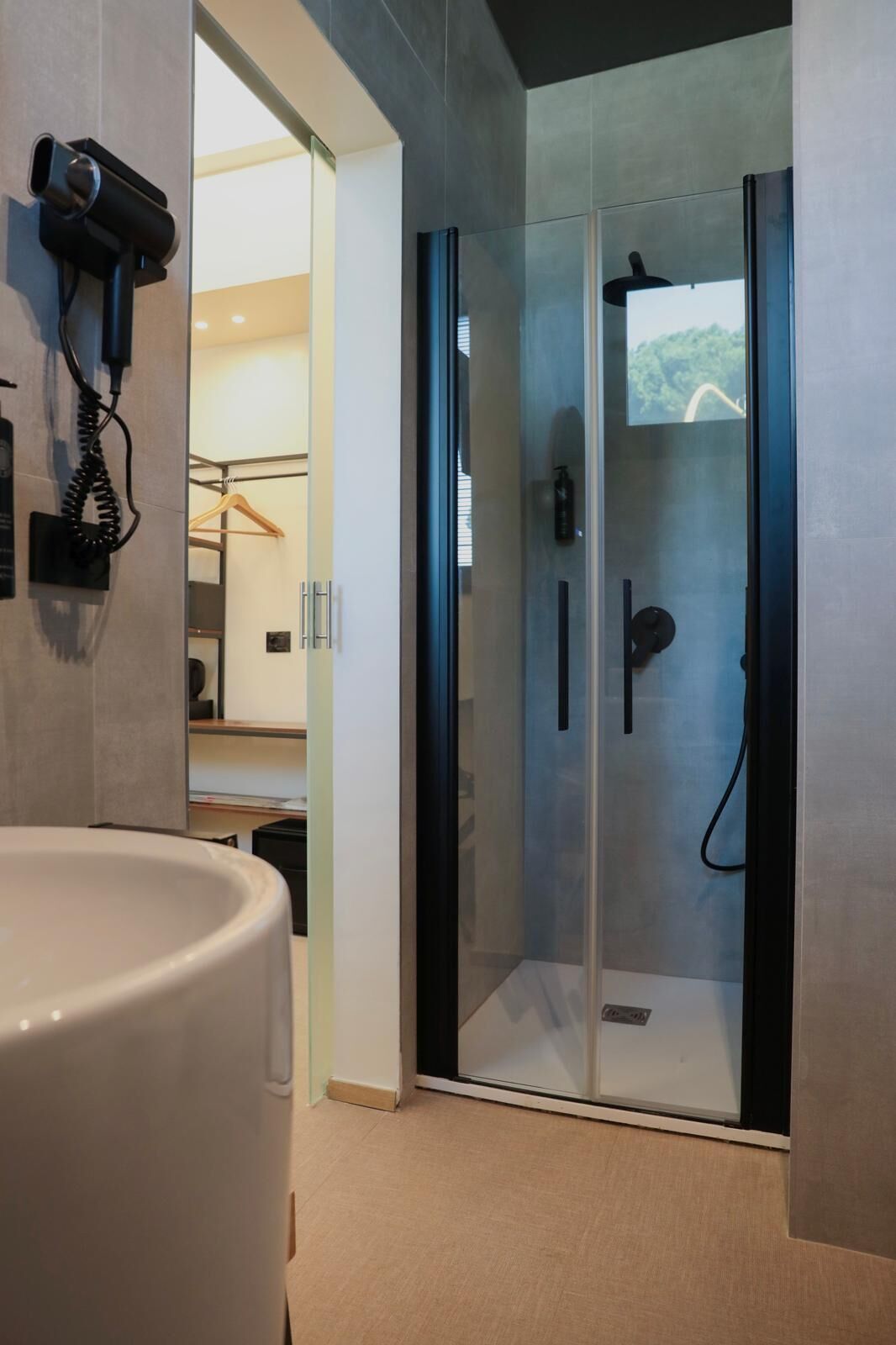 Doccia, asciugacapelli, bidet, asciugamani