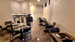 Päivittäinen buffetaamiainen maksusta