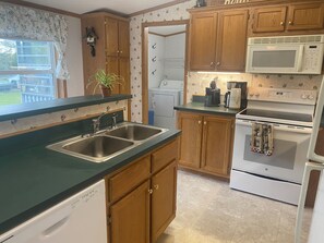 Micro-ondes, four, plaque de cuisson, lave-vaisselle