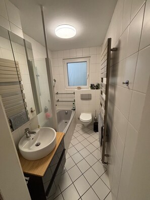 Handtücher, Seife, Toilettenpapier