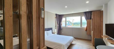 Comfort Studio, Balcony | Desk, laptop workspace, free wired internet, bed sheets