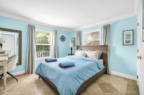 1 bedroom, iron/ironing board, WiFi, bed sheets - The Downtown Retreat: Apartment #4 (West Palm Beach)