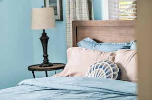 1 bedroom, iron/ironing board, WiFi, bed sheets - The Downtown Retreat: Apartment #4 (West Palm Beach)