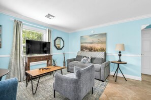 Living area - The Downtown Retreat: Apartment #4 (West Palm Beach)