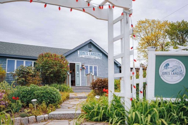 Exterior - House at Table Rock S (Portland)