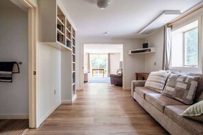 TV, fireplace, offices - House at Table Rock S (Portland)