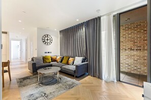 Living area - Stylish Flat-Leisure Pool & Gym (London)