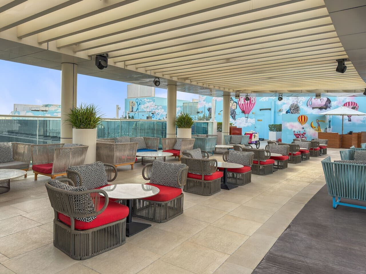 屋外ダイニングエリア