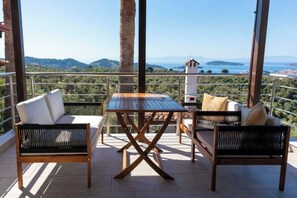 Outdoor dining - Cozy, family-friendly apartment with a view! (Skiathos)