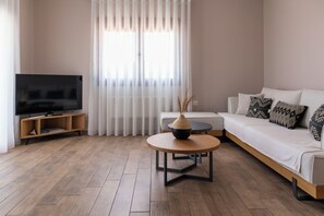 Living area - Cozy, family-friendly apartment with a view! (Skiathos)