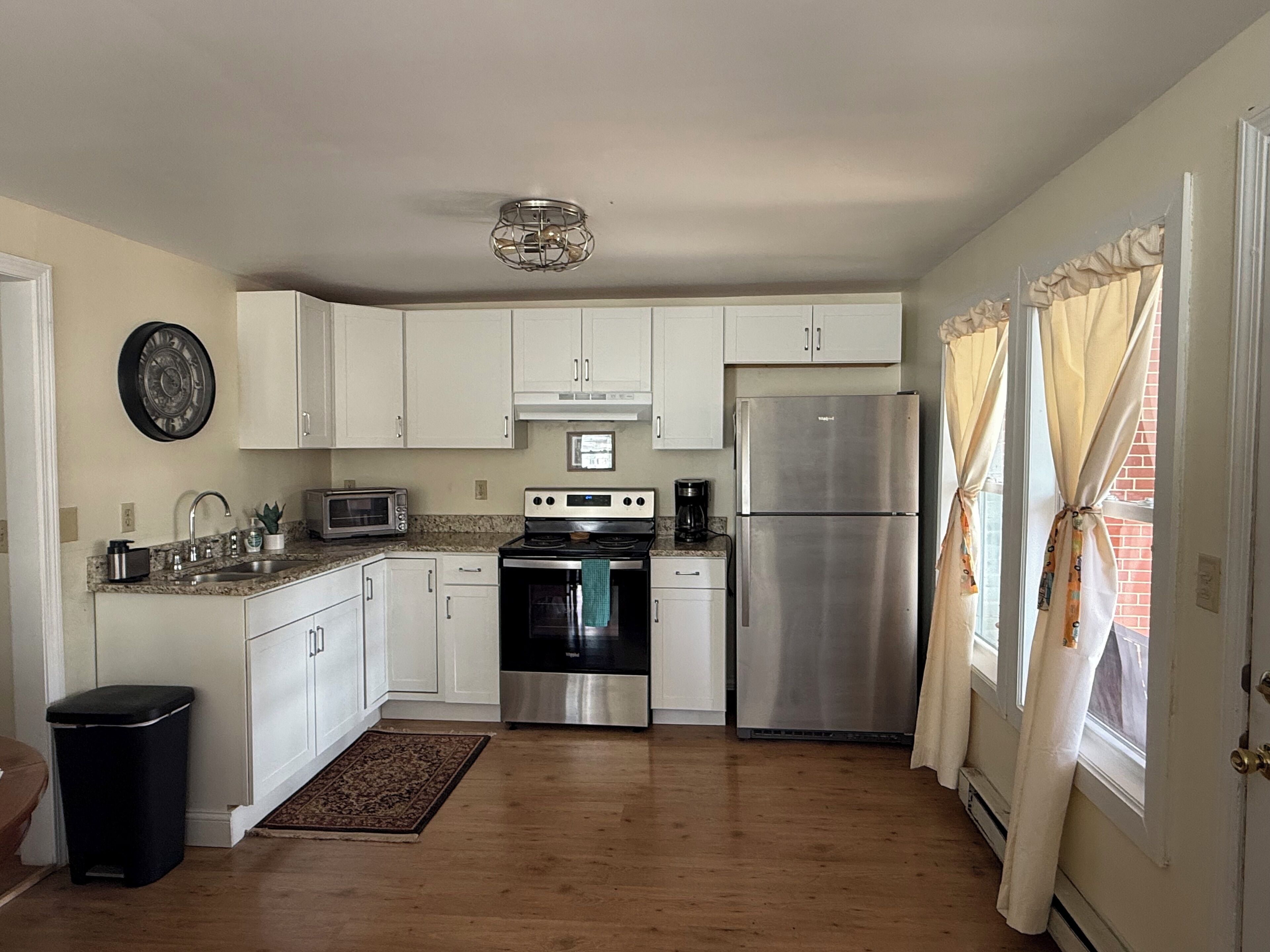 Refrigerador, horno, cafetera y tetera y tostadora 