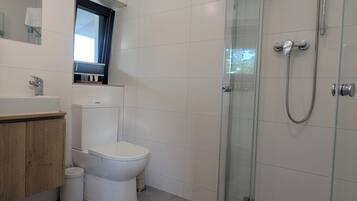 Comfort-Apartment, Bergblick, Bergseite | Badezimmer