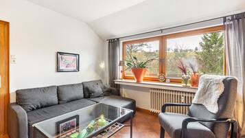 Fernseher, Kamin, Stereoanlage