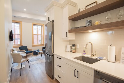 Brand New! Downtown Stratford - The Blowes Inn - Suite 2B Queen Bed