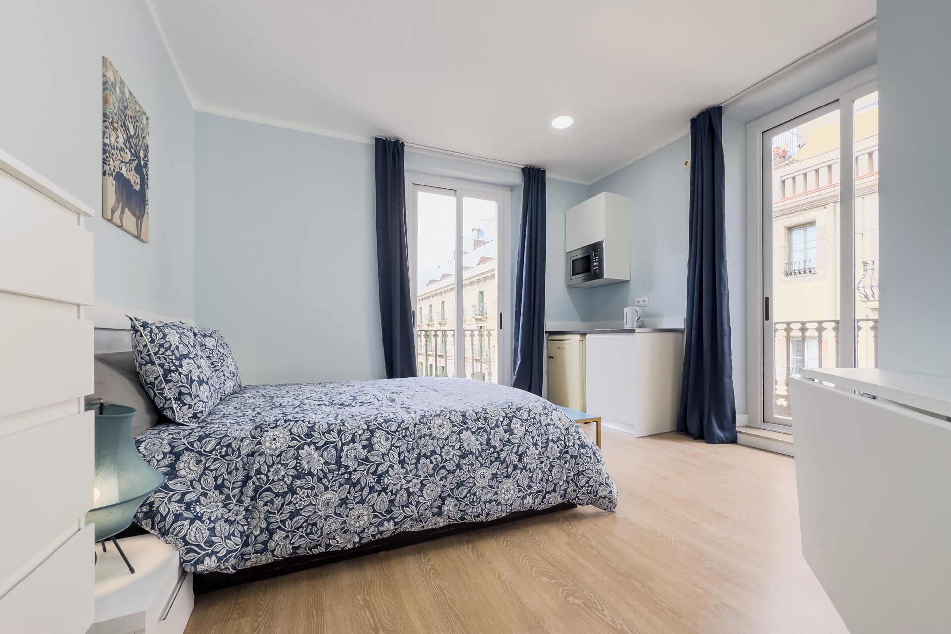 1 habitación, tabla de planchar con plancha, internet y ropa de cama 