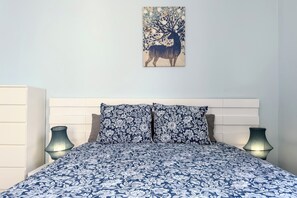 1 bedroom, iron/ironing board, internet, bed sheets