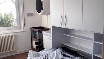 1 chambre, fer et planche à repasser, accès Internet, draps fournis