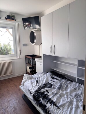 1 chambre, fer et planche à repasser, accès Internet, draps fournis