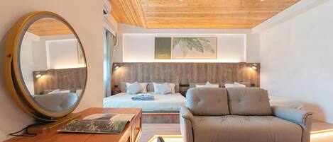 Desk, laptop workspace, free WiFi