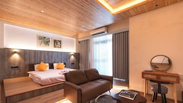 Deluxe-Doppelzimmer, Balkon | Schreibtisch, laptopgeeigneter Arbeitsplatz, kostenloses WLAN