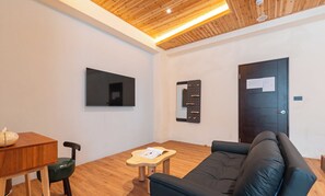 Deluxe Double Room, Balcony | Desk, laptop workspace, free WiFi - Rice House INN (Chishang)