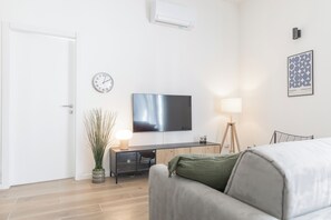 TV - [Leopoldo Cozy Loft] Tram| Air C. | Smart TV (Firenze)