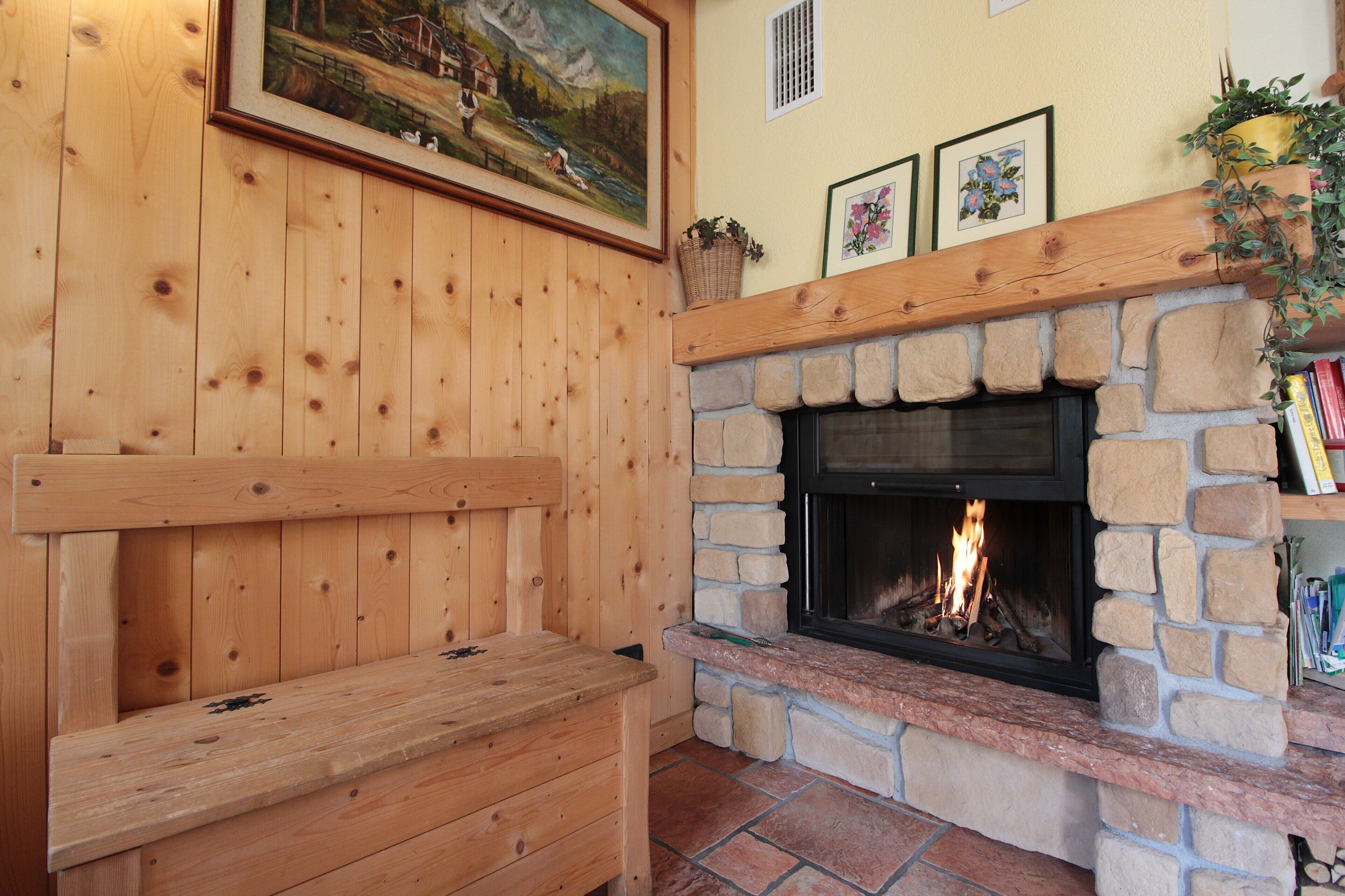 Ferienhütte, Bergblick | Wohnbereich | 32-Zoll-Flachbildfernseher mit Kabelempfang