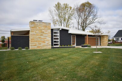 Your Greenville Getaway — Authentic 1955 Designed Mid-Century Retreat