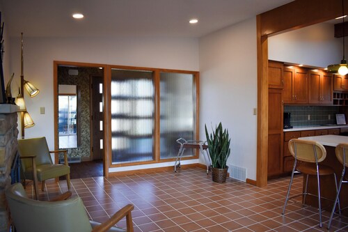 Your Greenville Getaway — Authentic 1955 Designed Mid-Century Retreat