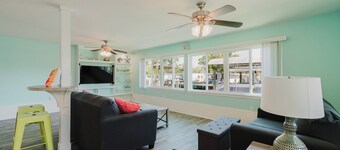 Waterfront Escape • Private Dock • Near 3 Sisters Springs