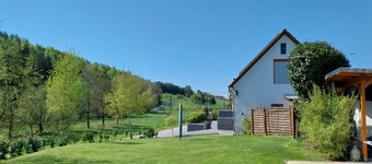 Holiday Apartment Ruhrort, 70 sqm with Private Terrace, Garden and Wi-Fi