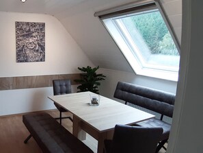 Dining - Holiday Apartment Ruhrort, 70 sqm with Private Terrace, Garden and Wi-Fi (Brilon)