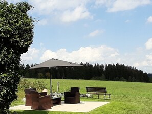 Property grounds - Holiday Apartment Ruhrort, 70 sqm with Private Terrace, Garden and Wi-Fi (Brilon)