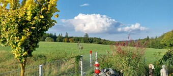 Holiday Apartment Ruhrort, 70 sqm with Private Terrace, Garden and Wi-Fi