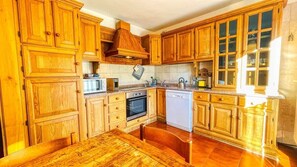 Fridge, microwave, oven, stovetop - Appartamento Pietro Micca 60 - Affitti Brevi Italia (Bardonecchia)