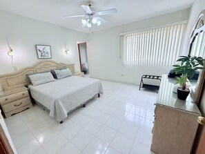 3 makuuhuonetta, työpöytä, silitysrauta/-lauta, ilmainen Wi-Fi