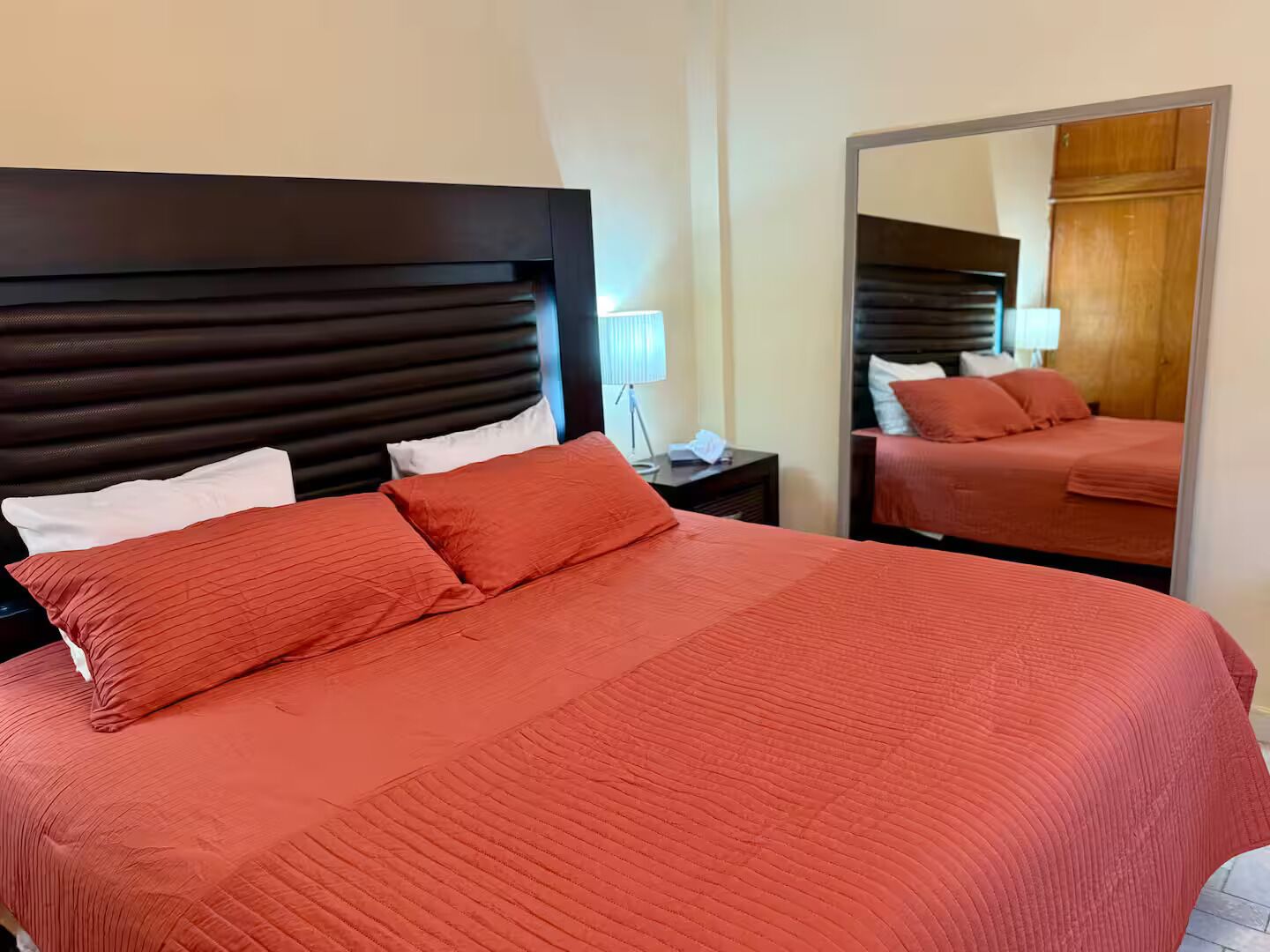 2 Schlafzimmer, Schreibtisch, Bügeleisen/Bügelbrett, kostenloses WLAN